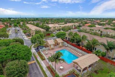 Villa ou maison à vendre à Miami, Floride: 4 chambres, 263.01 m2 № 2060190 - photo 3