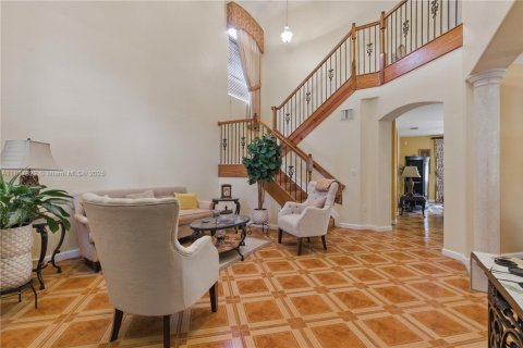Villa ou maison à vendre à Miami, Floride: 4 chambres, 263.01 m2 № 2060190 - photo 6