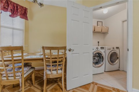 Villa ou maison à vendre à Miami, Floride: 4 chambres, 263.01 m2 № 2060190 - photo 20