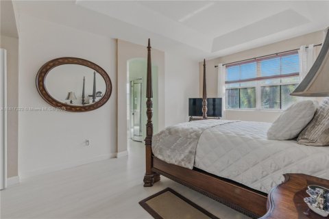 Villa ou maison à vendre à Miami, Floride: 4 chambres, 263.01 m2 № 2060190 - photo 27