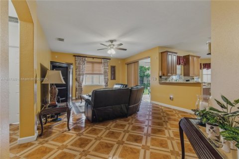 Villa ou maison à vendre à Miami, Floride: 4 chambres, 263.01 m2 № 2060190 - photo 14