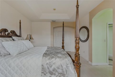 Villa ou maison à vendre à Miami, Floride: 4 chambres, 263.01 m2 № 2060190 - photo 28