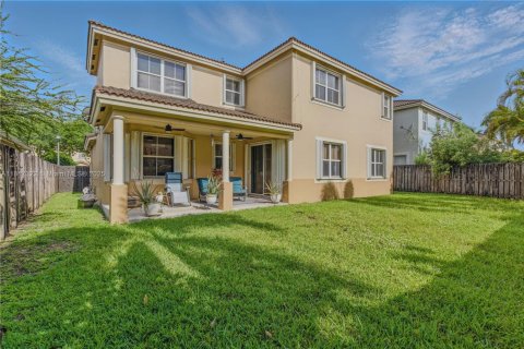 Villa ou maison à vendre à Miami, Floride: 4 chambres, 263.01 m2 № 2060190 - photo 23