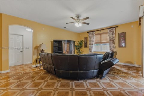 Villa ou maison à vendre à Miami, Floride: 4 chambres, 263.01 m2 № 2060190 - photo 15