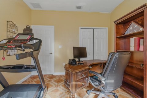 Villa ou maison à vendre à Miami, Floride: 4 chambres, 263.01 m2 № 2060190 - photo 12