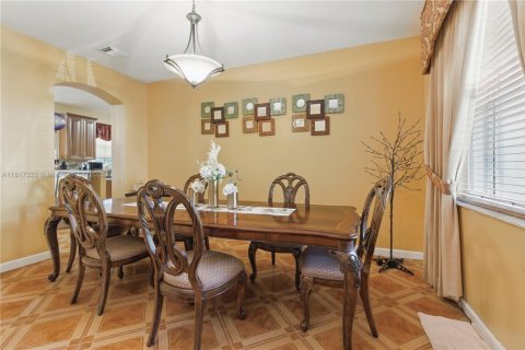 Villa ou maison à vendre à Miami, Floride: 4 chambres, 263.01 m2 № 2060190 - photo 9