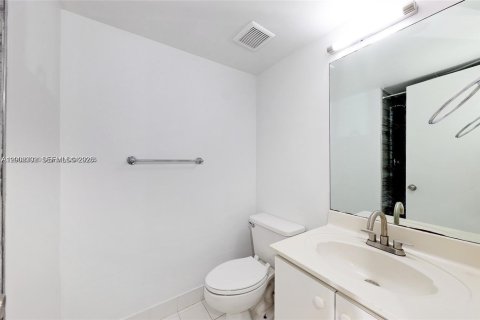 Condo in Miami Beach, Florida, 2 bedrooms  № 2067828 - photo 12
