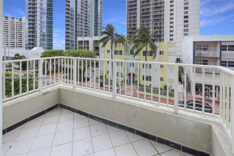 Condo in Miami Beach, Florida, 2 bedrooms  № 2067828 - photo 9