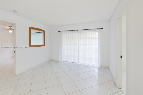 Condo in Miami Beach, Florida, 2 bedrooms  № 2067828 - photo 3