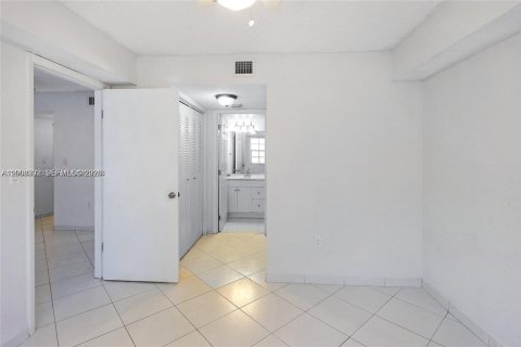 Condo in Miami Beach, Florida, 2 bedrooms  № 2067828 - photo 6