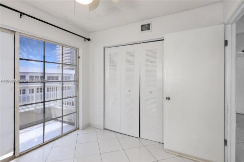 Condo in Miami Beach, Florida, 2 bedrooms  № 2067828 - photo 7