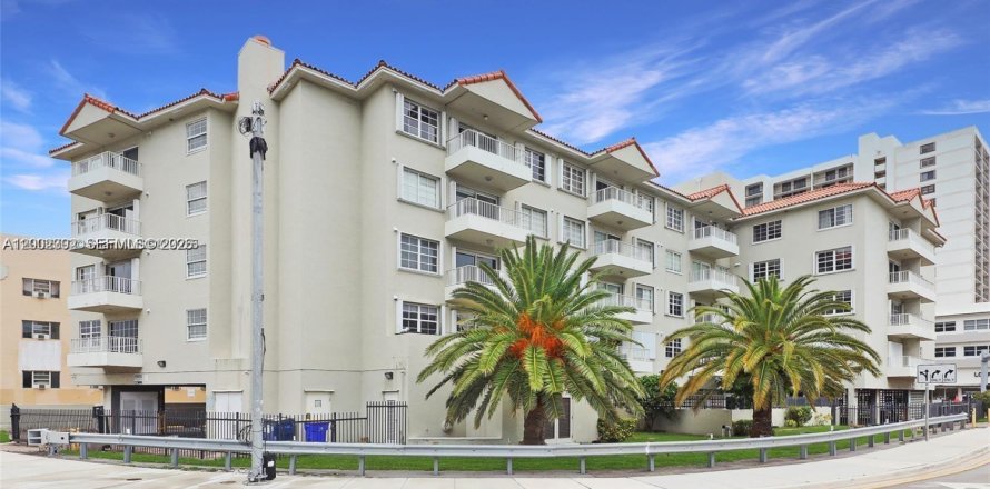 Condo in Miami Beach, Florida, 2 bedrooms  № 2067828