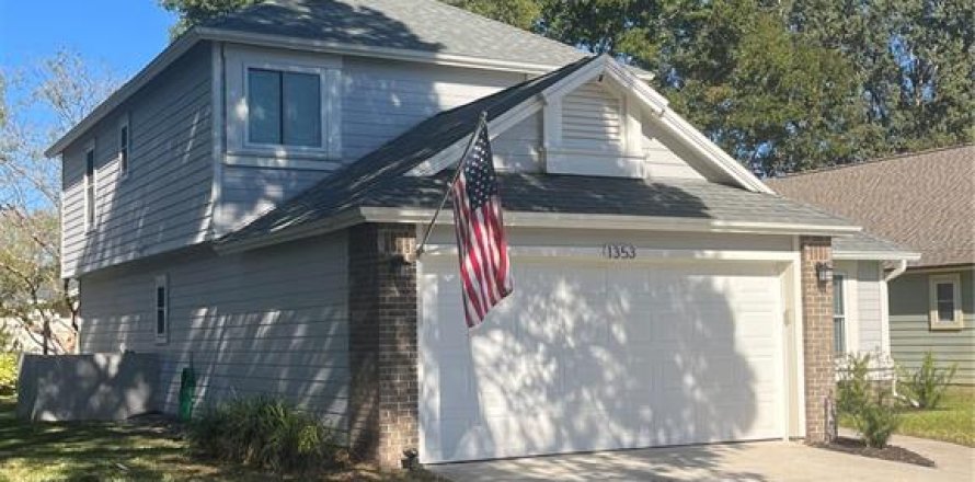 House in Altamonte Springs, Florida 4 bedrooms, 178.47 sq.m. № 2201005