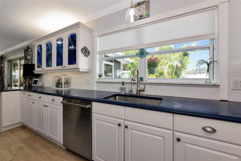 Villa ou maison à vendre à Sarasota, Floride: 3 chambres, 261.61 m2 № 1686508 - photo 19