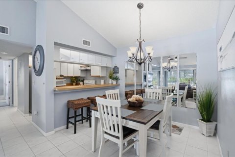 Condo in Venice, Florida, 2 bedrooms № 2091432 - photo 4