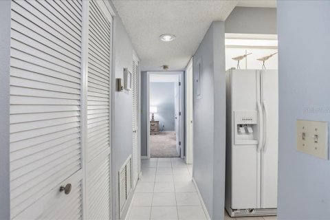 Condo in Venice, Florida, 2 bedrooms № 2091432 - photo 9