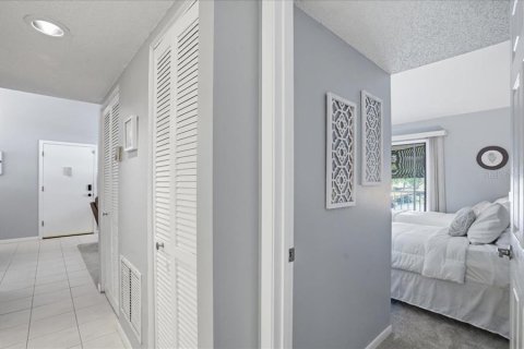 Condo in Venice, Florida, 2 bedrooms № 2091432 - photo 16