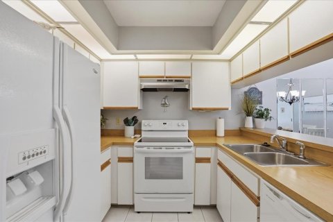 Condo in Venice, Florida, 2 bedrooms № 2091432 - photo 8