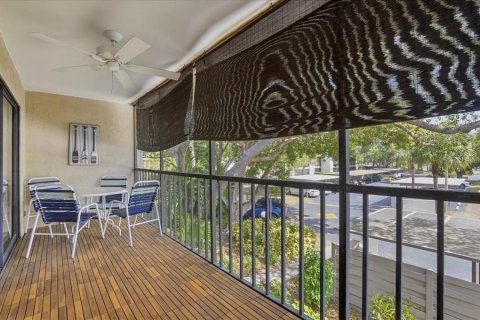 Condo in Venice, Florida, 2 bedrooms № 2091432 - photo 14