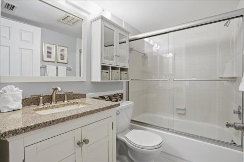 Condo in Venice, Florida, 2 bedrooms № 2091432 - photo 24