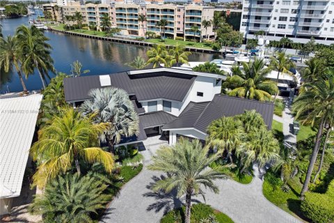 House in Hallandale Beach, Florida 4 bedrooms, 490.62 sq.m. № 1895759 - photo 10