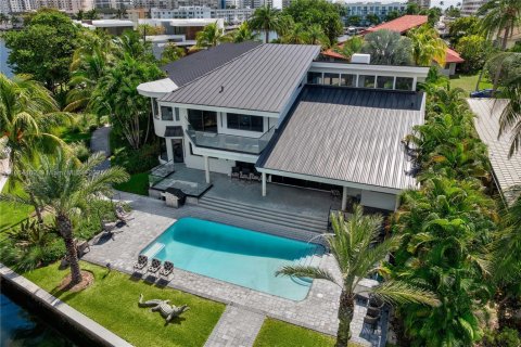 House in Hallandale Beach, Florida 4 bedrooms, 490.62 sq.m. № 1895759 - photo 5