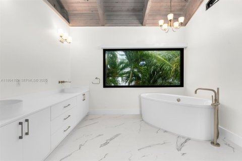 Villa ou maison à vendre à Hallandale Beach, Floride: 3 chambres, 490.62 m2 № 1895759 - photo 28