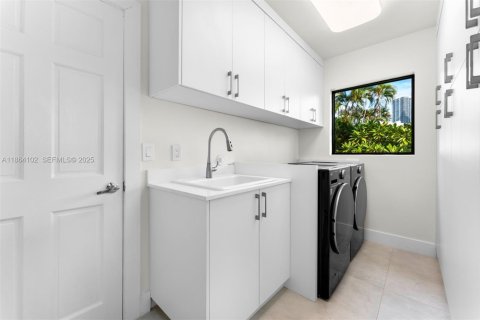 Villa ou maison à vendre à Hallandale Beach, Floride: 3 chambres, 490.62 m2 № 1895759 - photo 21