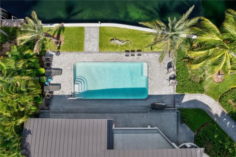 House in Hallandale Beach, Florida 4 bedrooms, 490.62 sq.m. № 1895759 - photo 4