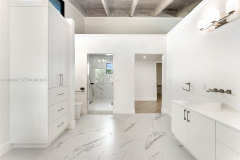 Villa ou maison à vendre à Hallandale Beach, Floride: 3 chambres, 490.62 m2 № 1895759 - photo 27