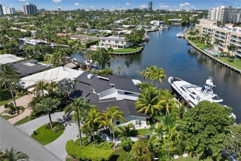 House in Hallandale Beach, Florida 4 bedrooms, 490.62 sq.m. № 1895759 - photo 8