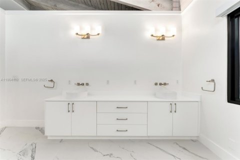 Villa ou maison à vendre à Hallandale Beach, Floride: 3 chambres, 490.62 m2 № 1895759 - photo 29