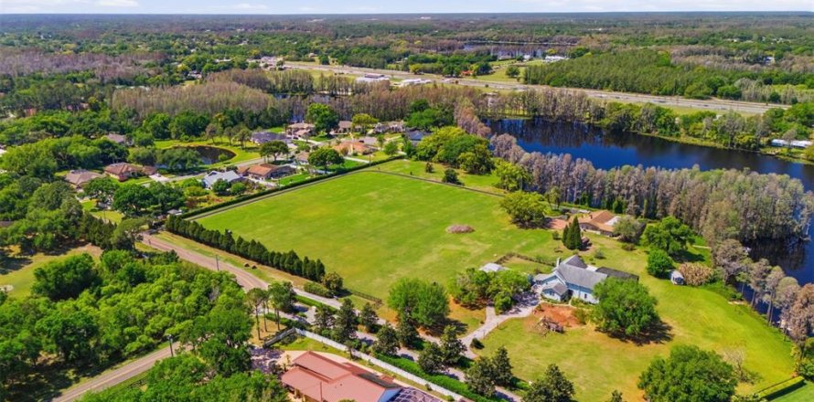 Casa en Lutz, Florida 3 dormitorios, 319.68 m2 № 2211723