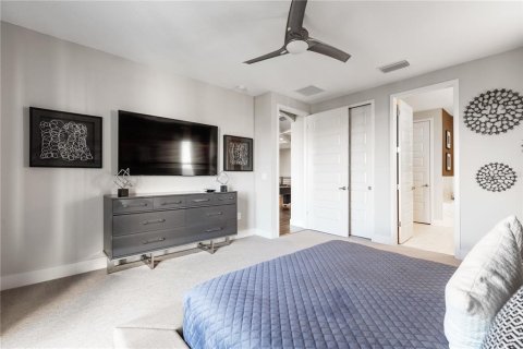 House in Kissimmee, Florida 6 bedrooms, 426.24 sq.m. № 2410362 - photo 28
