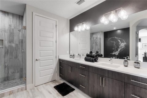 House in Kissimmee, Florida 6 bedrooms, 426.24 sq.m. № 2410362 - photo 7