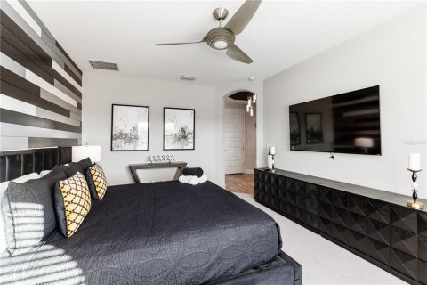 House in Kissimmee, Florida 6 bedrooms, 426.24 sq.m. № 2410362 - photo 6
