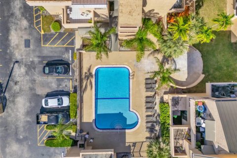 Купить кондоминиум в Майами, Флорида 2 спальни, № 1972038 - фото 25