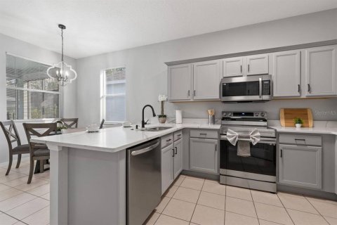 House in Haines City, Florida 5 bedrooms, 255.95 sq.m. № 1894175 - photo 9