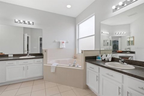 House in Haines City, Florida 5 bedrooms, 255.95 sq.m. № 1894175 - photo 28