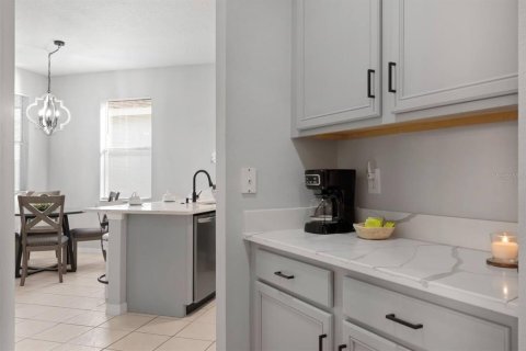 House in Haines City, Florida 5 bedrooms, 255.95 sq.m. № 1894175 - photo 11