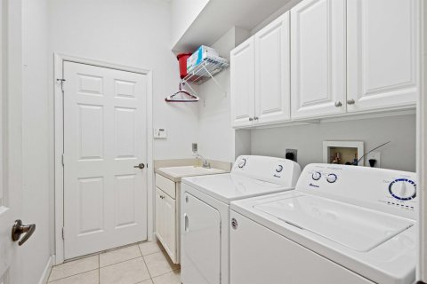 House in Port St. Lucie, Florida 3 bedrooms, 166.2 sq.m. № 2399809 - photo 22
