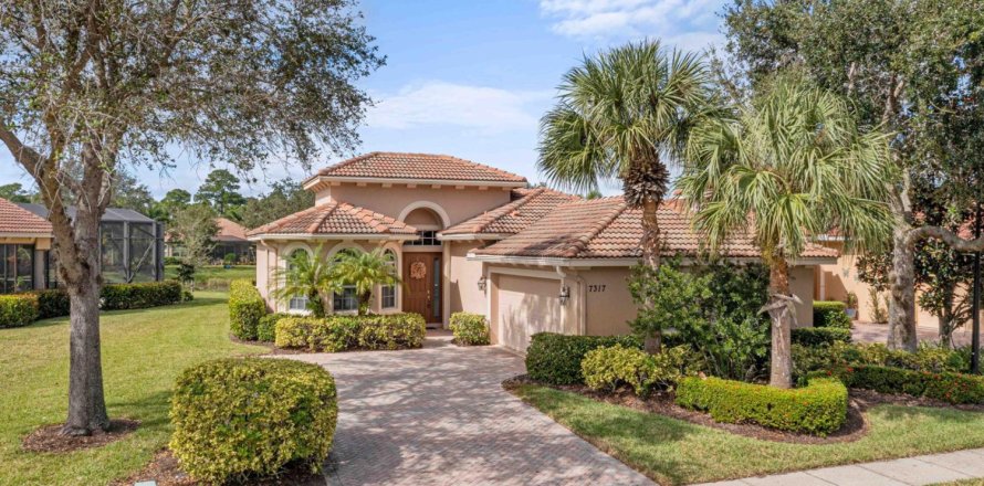 House in Port St. Lucie, Florida 3 bedrooms, 166.2 sq.m. № 2399809