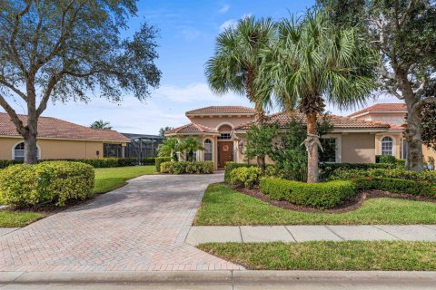 House in Port St. Lucie, Florida 3 bedrooms, 166.2 sq.m. № 2399809 - photo 2
