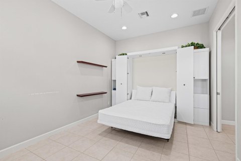 House in Port St. Lucie, Florida 3 bedrooms, 166.2 sq.m. № 2399809 - photo 25
