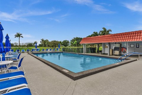 Condo in Pembroke Pines, Florida, 2 bedrooms  № 2004645 - photo 5