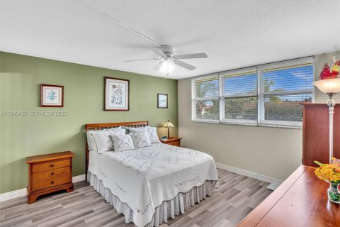 Copropriété à vendre à Pembroke Pines, Floride: 2 chambres, 108.7 m2 № 2004645 - photo 25