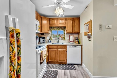 Copropriété à vendre à Pembroke Pines, Floride: 2 chambres, 108.7 m2 № 2004645 - photo 19