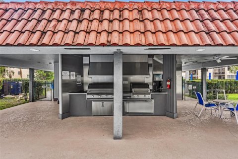 Copropriété à vendre à Pembroke Pines, Floride: 2 chambres, 108.7 m2 № 2004645 - photo 13