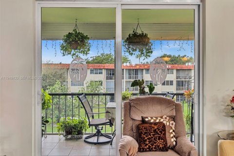 Copropriété à vendre à Pembroke Pines, Floride: 2 chambres, 108.7 m2 № 2004645 - photo 22