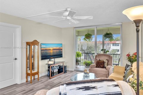 Copropriété à vendre à Pembroke Pines, Floride: 2 chambres, 108.7 m2 № 2004645 - photo 12